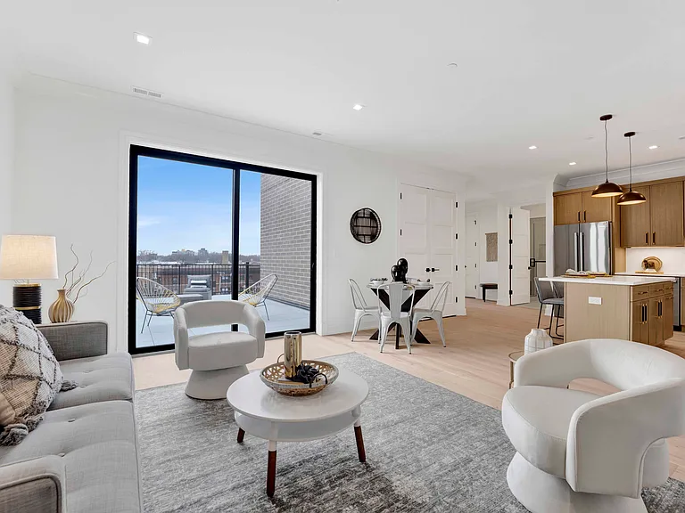 5630 N Broadway St #2W — Photo 4