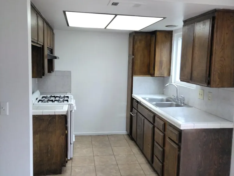 15137 Gundry Ave #B — Photo 4