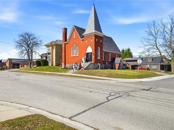 20 Mill St E, Perth East, ON N0K 1M0