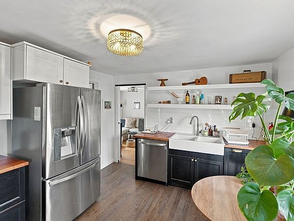 5th image of 35 Franklin Ave