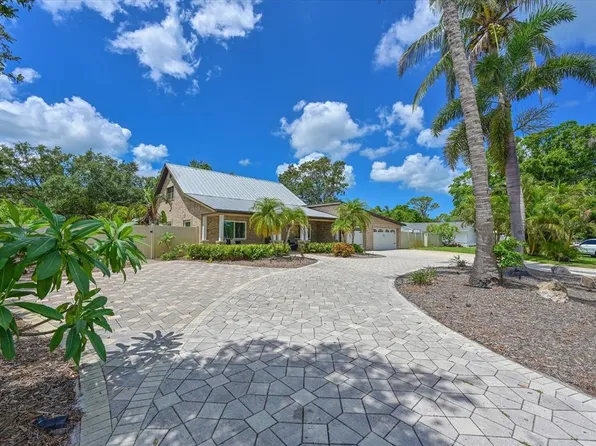 7615 Alhambra Dr, Bradenton, FL 34209