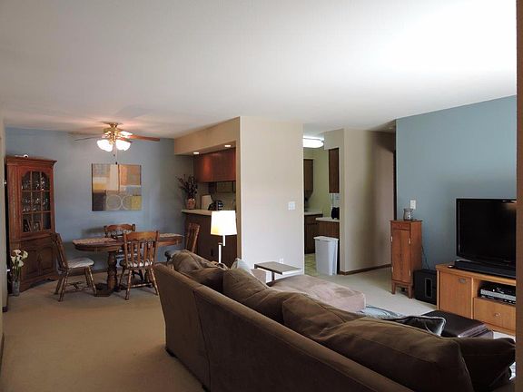 5th image of N110W17058 Ashbury Ln Unit 1