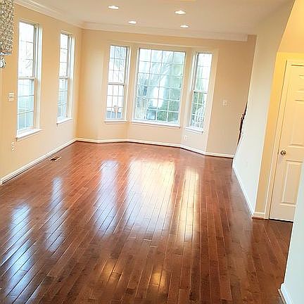 4th image of 623 Marshall Dr NE