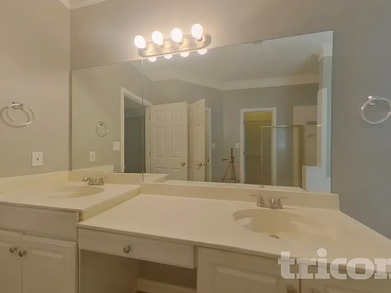2200 Sugarbirch Dr — Photo 8