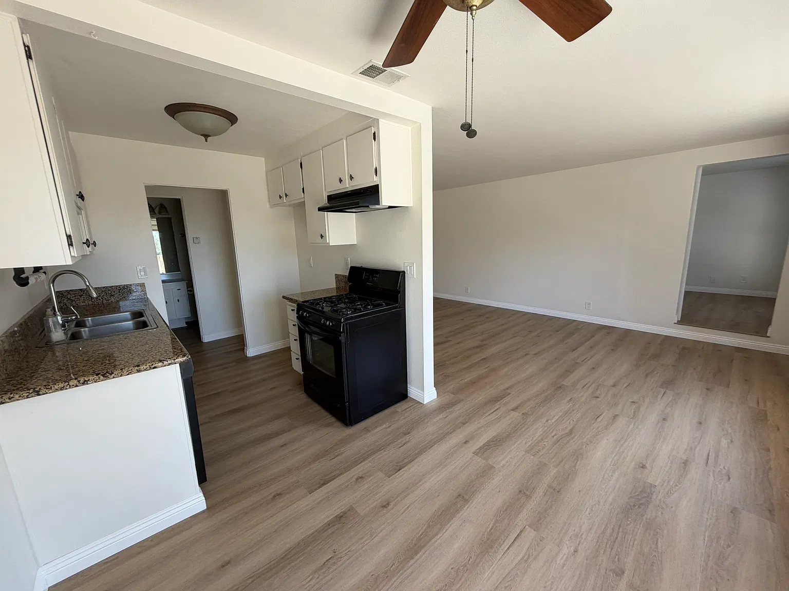 3 bed, 1086 sqft, $3,250 — Photo 2