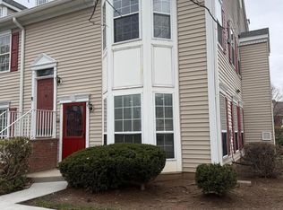 32 Columbus Dr, Franklin Park, NJ 08823