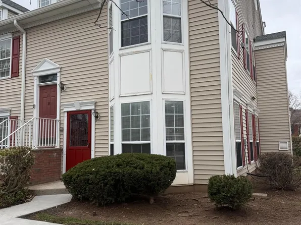 32 Columbus Dr, Franklin Park, NJ 08823