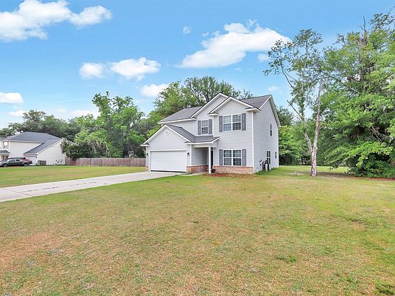 2nd image of 334 NE Mustang Ln