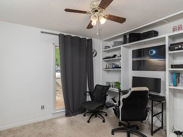 908 Crawford Cir — Photo 12
