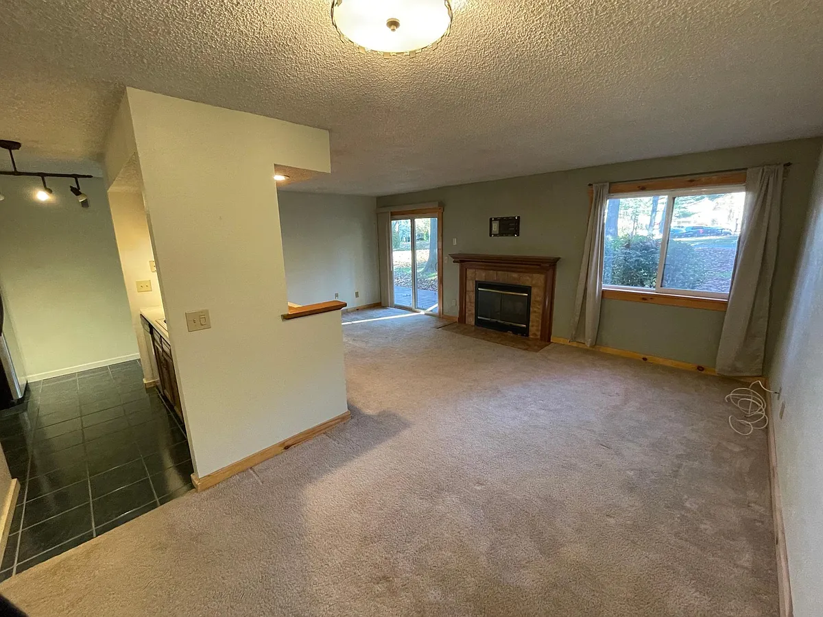 Building Photo - 112 Grenadier Ct