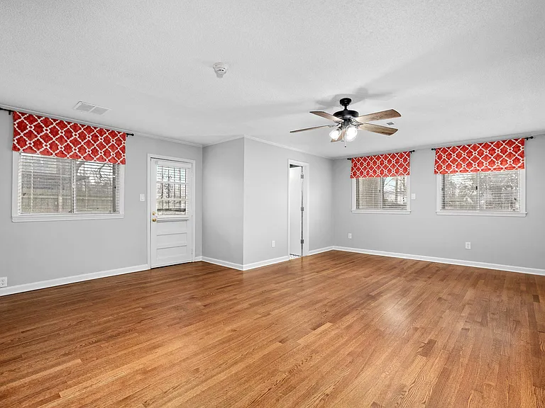 1453 Colonial Rd — Photo 15