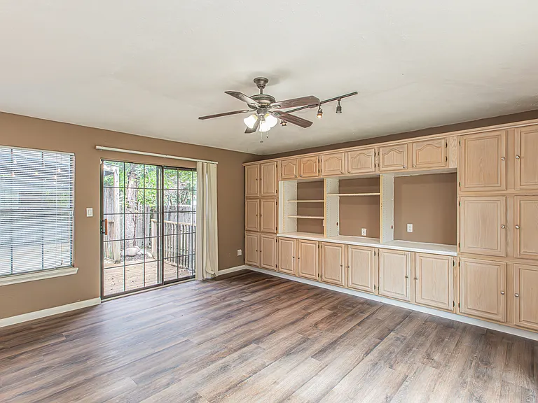 5203 Sutton Ct — Photo 11