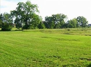 242 E Bridgewater Ln, Valparaiso, IN 46383
