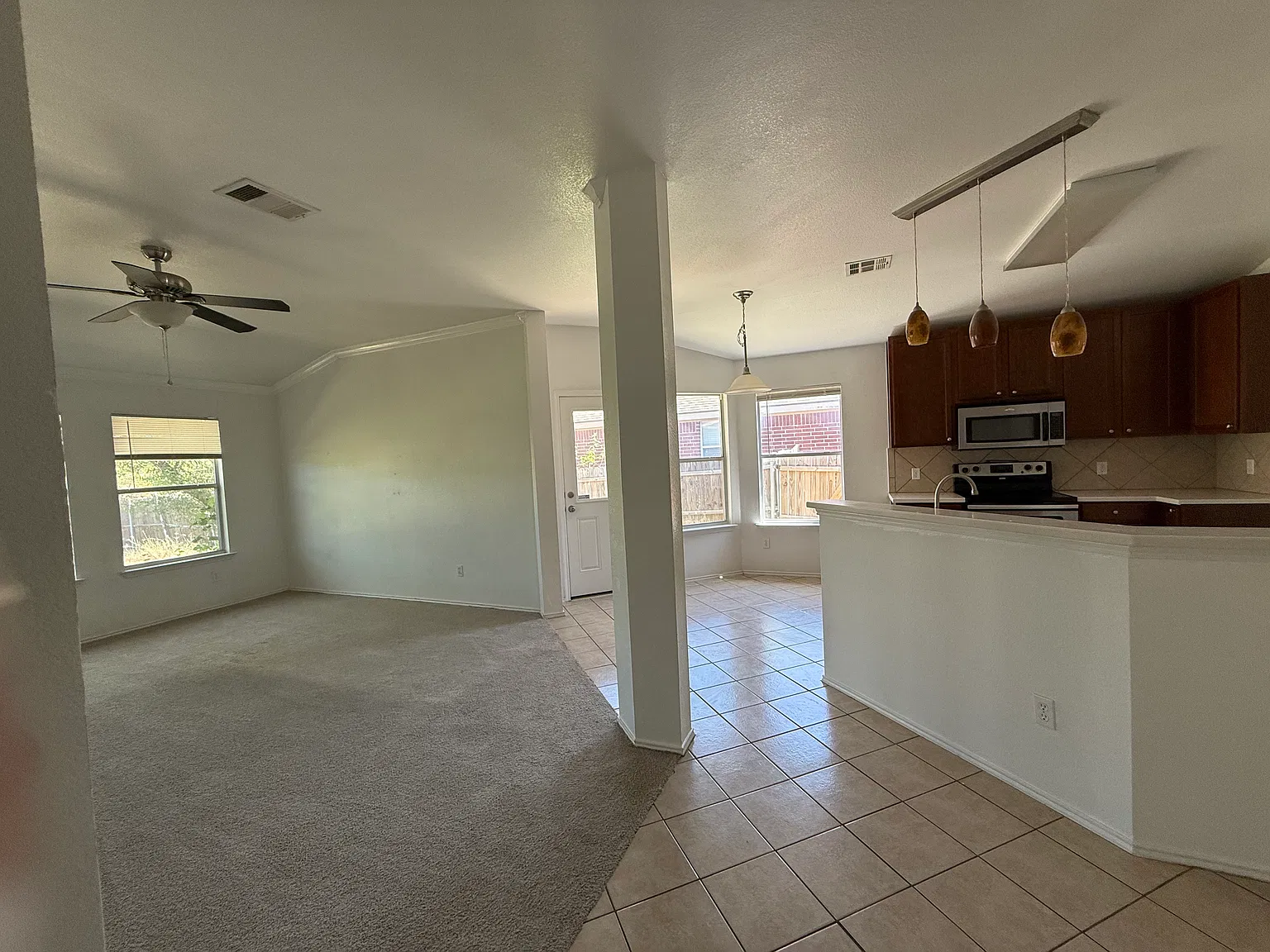 4 bed, 1699 sqft, $1,800 — Photo 4