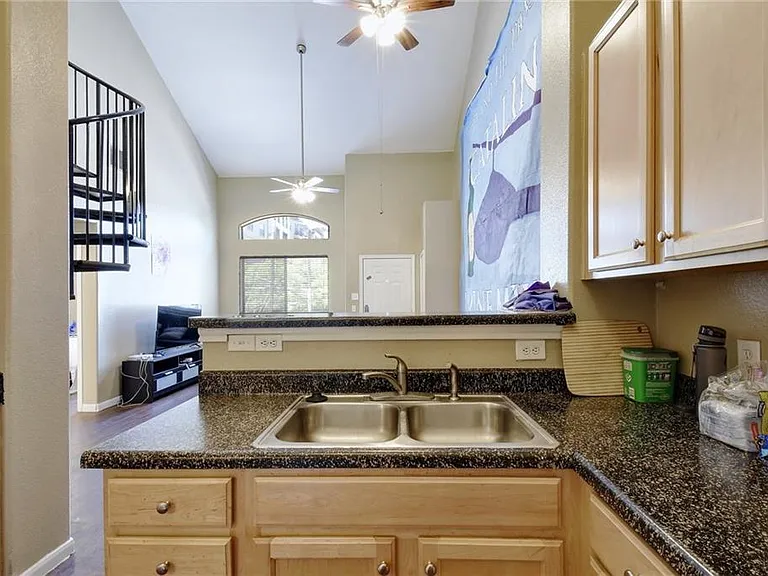2606 Salado St #401 — Photo 8