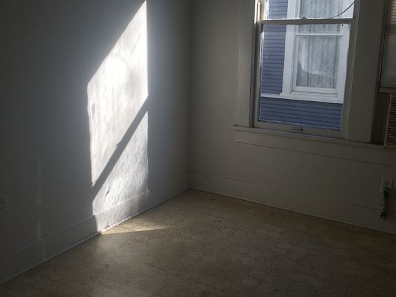5th image of 2604 Creswell Ave