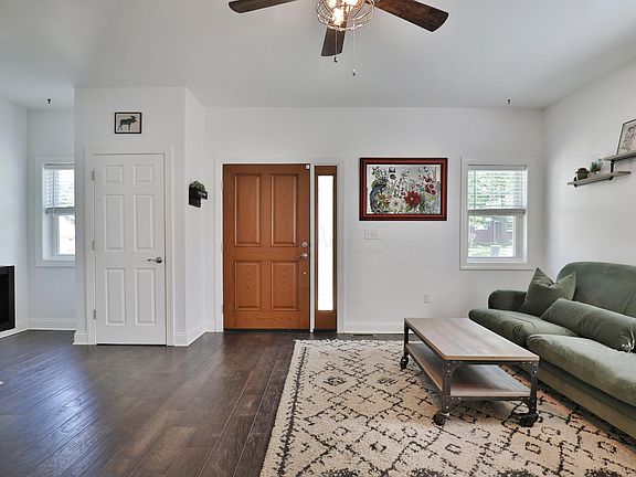 4th image of 627 E Lincoln Ave