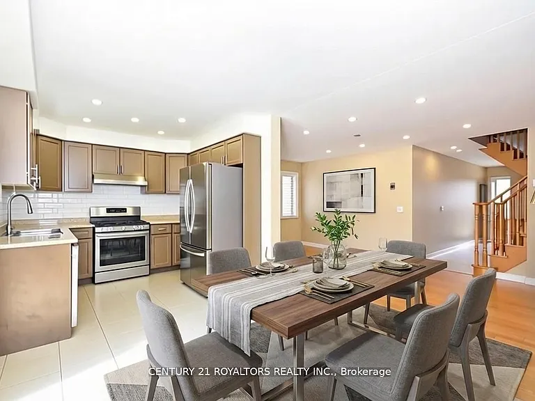 386 Thompson St — Photo 13