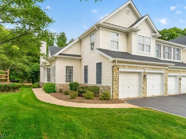27 La Costa Dr, Clinton Twp., NJ 08801