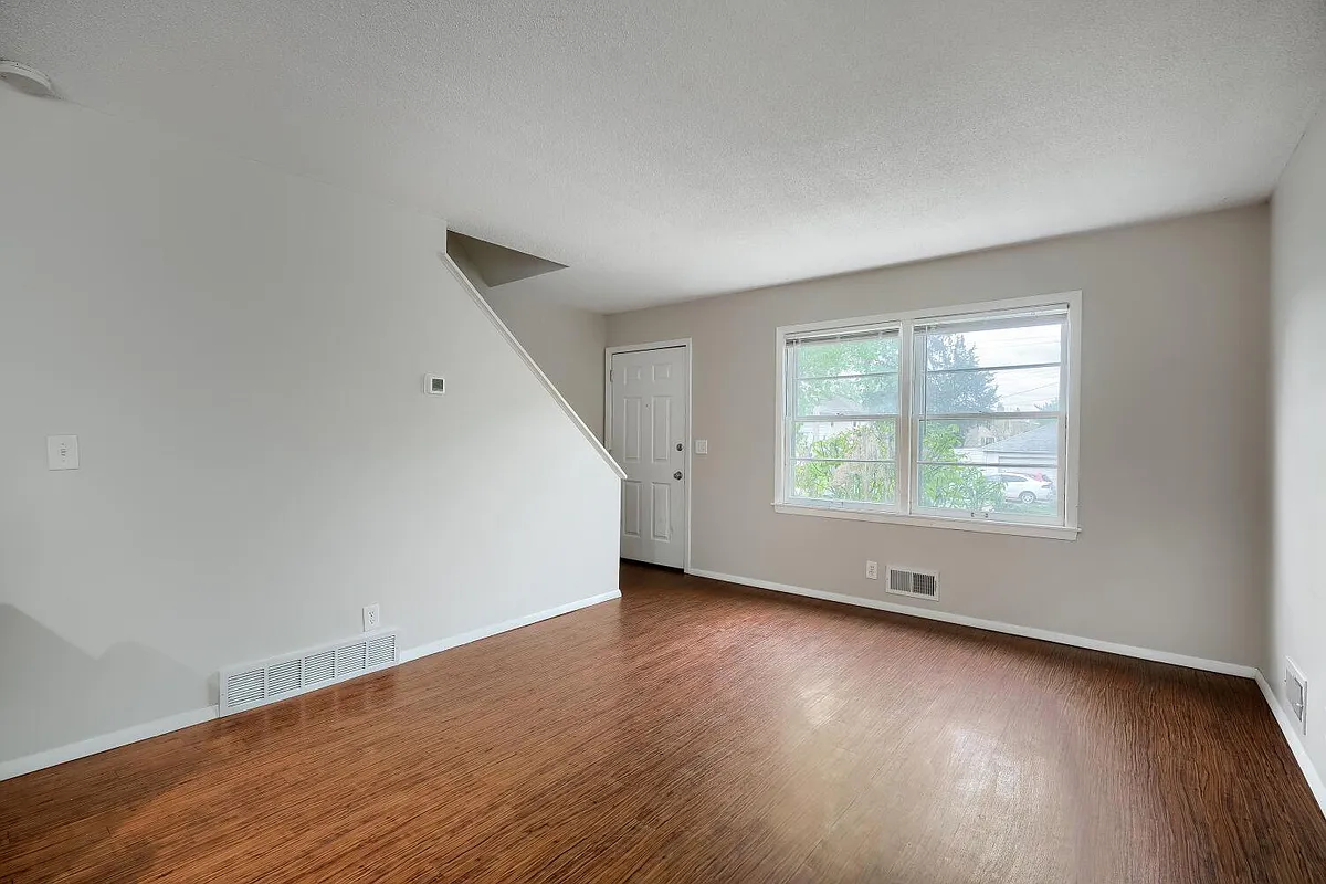 Building Photo - 1513 18th Ave NE