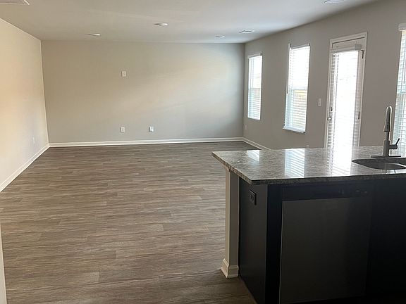4th image of 627 Overlook Rd