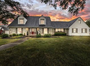 16051 Clarkson Woods Dr, Chesterfield, MO 63017