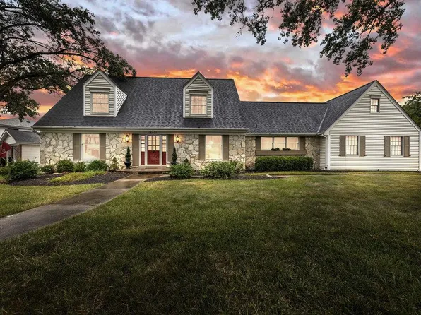 16051 Clarkson Woods Dr, Chesterfield, MO 63017