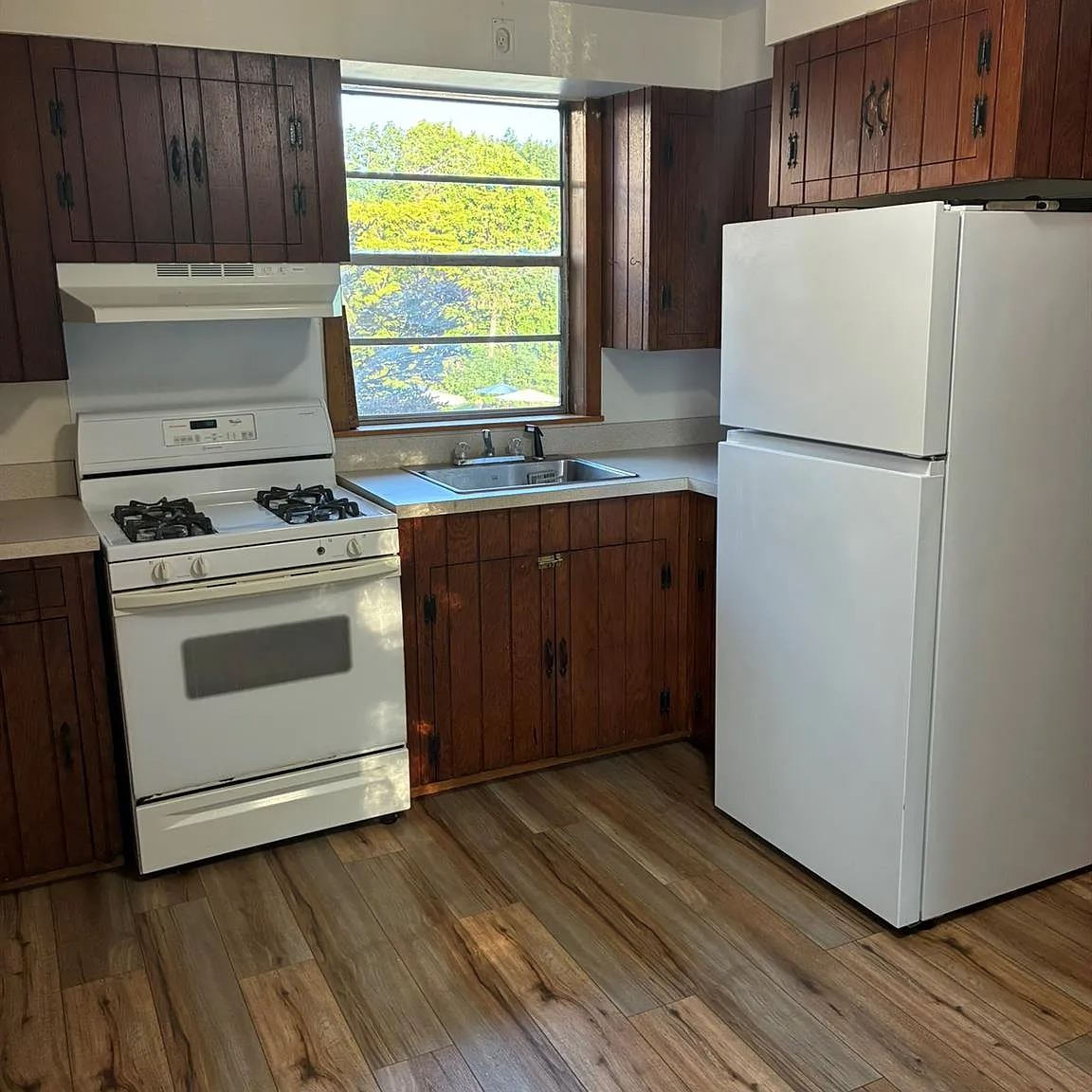 2 bed, 1.0 bath, 798 sqft, $2,350 — Photo 3