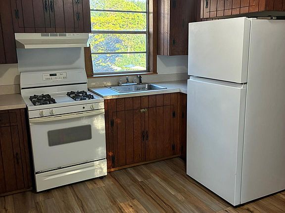 3rd image of 28 Rose St Floor 2