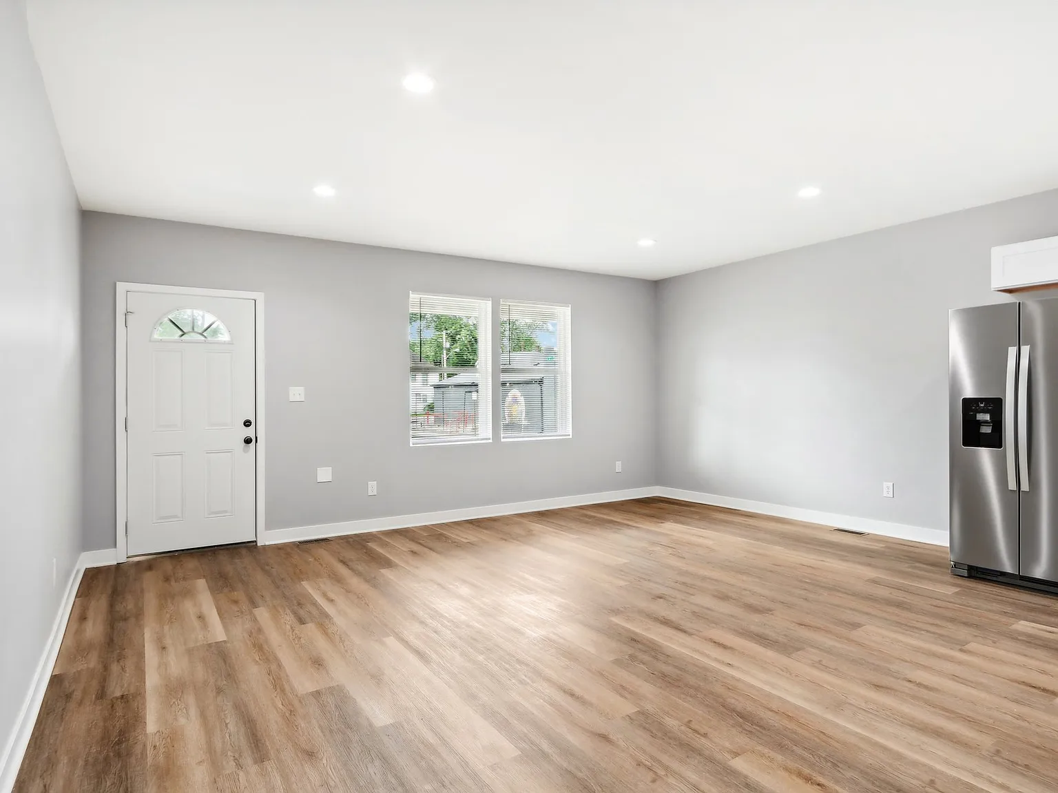 2826 Macpherson Ave — Photo 4