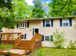 39 Whipple Tree Rd, Ballston Spa, NY 12020