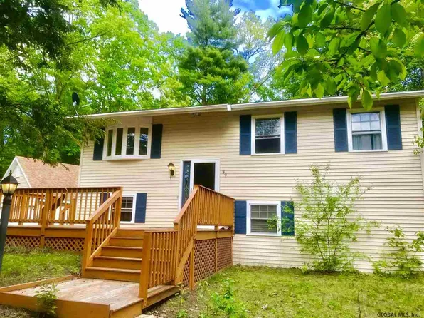39 Whipple Tree Rd, Ballston Spa, NY 12020