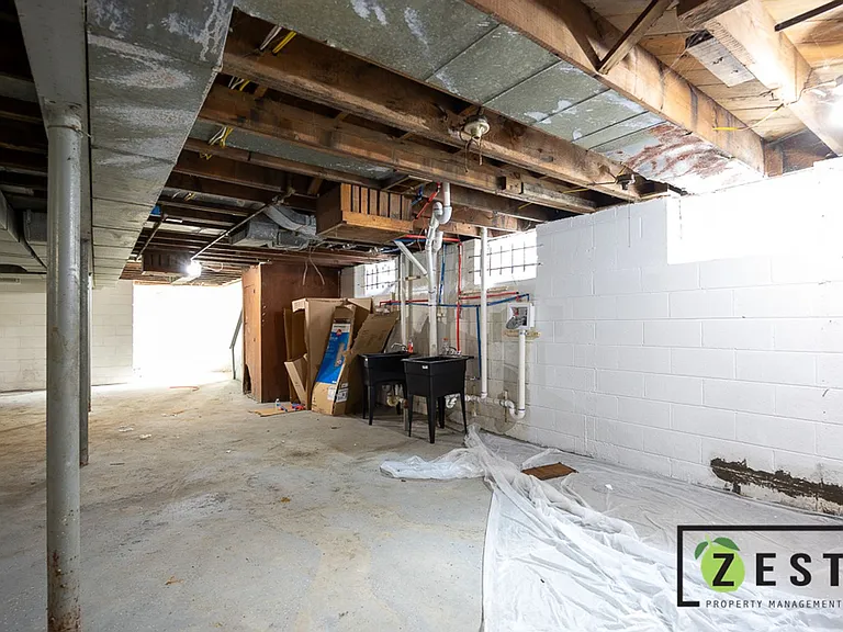 5235 Chatsworth — Photo 23