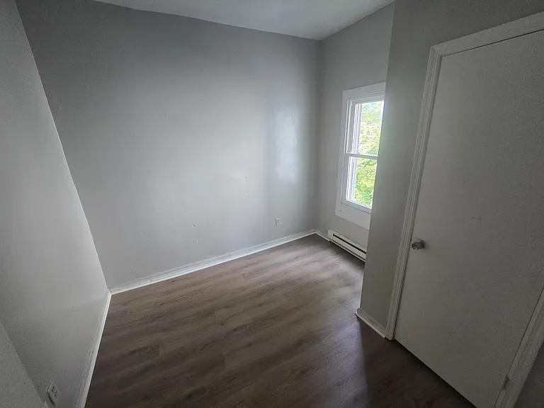 1413 Loudon Ave NW — Photo 4