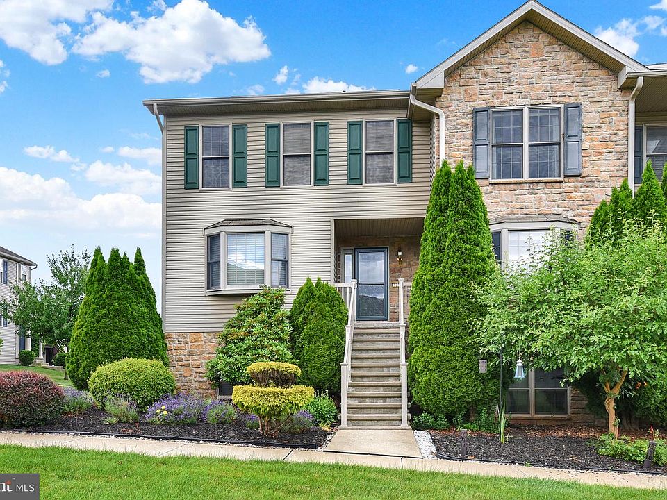 1st image of 925 Woodridge Dr