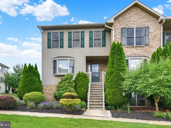 925 Woodridge Dr, Middletown, PA 17057