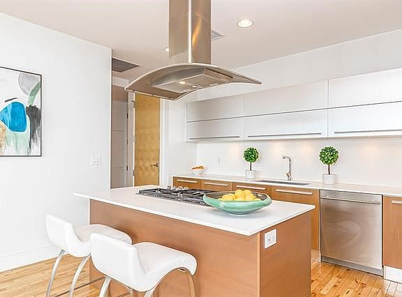 5th image of 4646 Broadway #11
