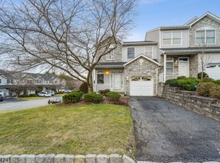 4 Summerhill Dr, Morris Plains, NJ 07950