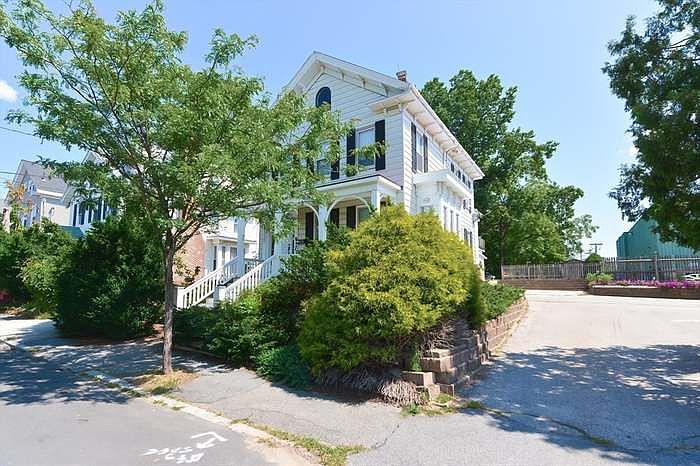 1st image of 9 Vine St #1
