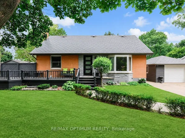 25 Buckingham Rd, Sarnia, ON N7S 2S5