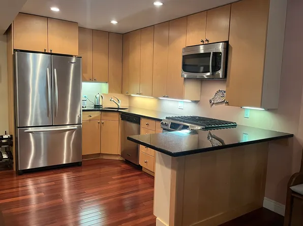 525 East 89th Street 1E image 3 of 13