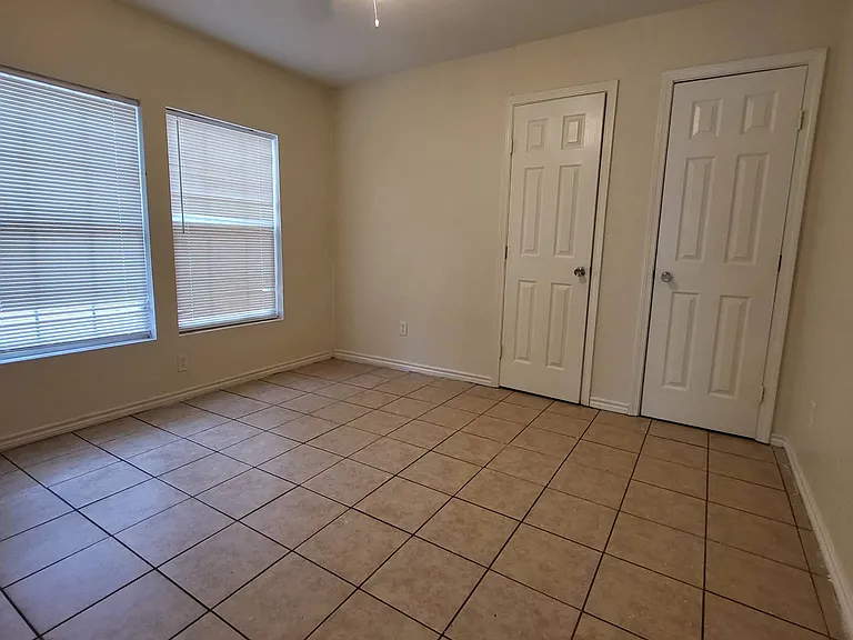 1613 Walton Walker Dr #B — Photo 4