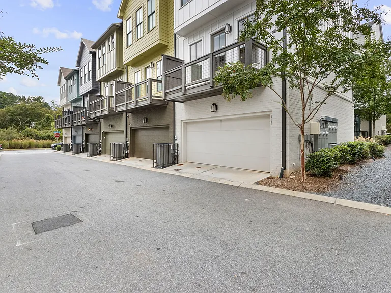 725 Perch Pl — Photo 10