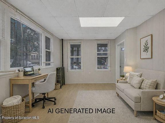 5th image of 821 Delaware St