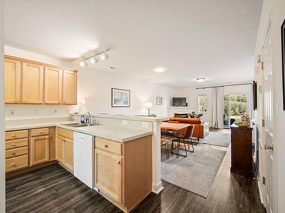 3rd image of 1055 Mariners Way APT 23