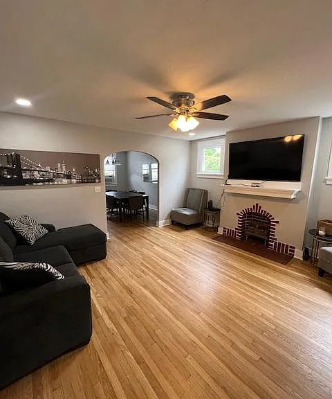 3300 Parkview Ave — Photo 1