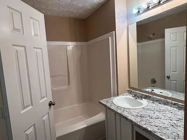 5200 Alexander St — Photo 13