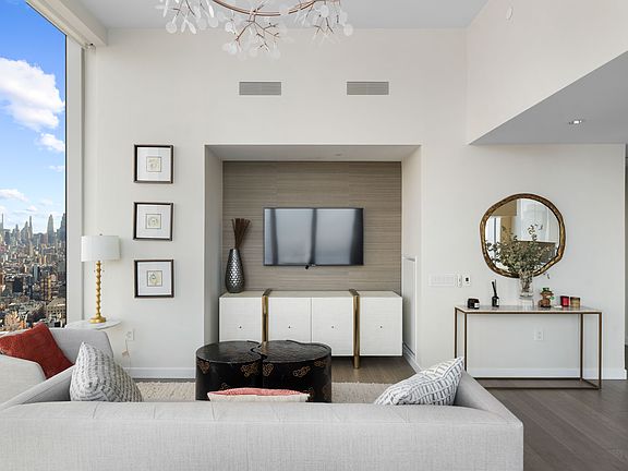 3rd image of 252 South St #54L