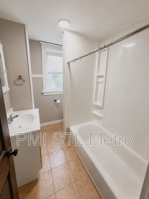 1 bed, 1.0 bath, 884 sqft, $900 — Photo 4