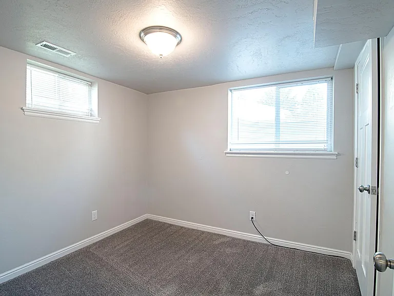 1549 E Westminster Ave — Photo 16